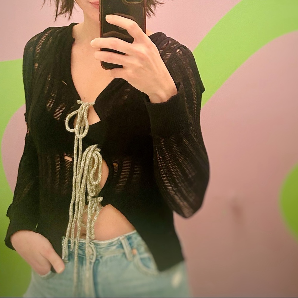 Zemeta Ribbed Soul Asymmetric
Sweater in Black - Picture 5 of 5